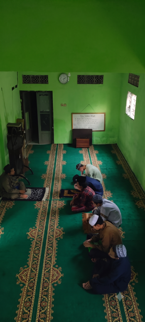Sholat Jamaah Santri